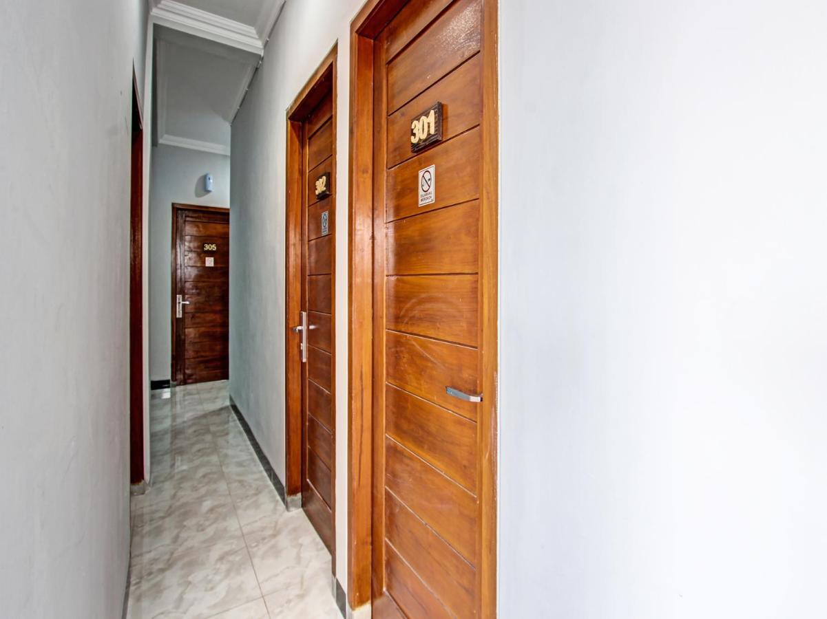 Oyo 91686 Triple S Hotel Malioboro Yogyakarta Exterior foto
