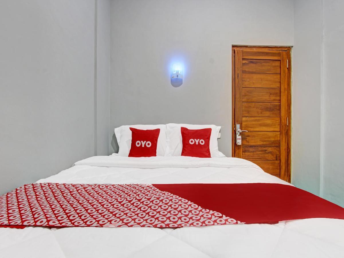 Oyo 91686 Triple S Hotel Malioboro Yogyakarta Exterior foto