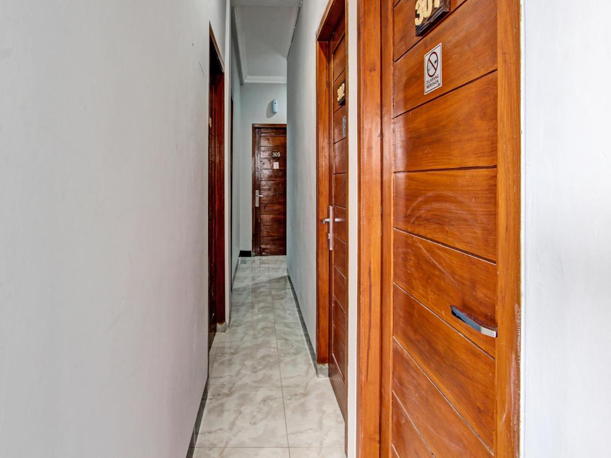 Oyo 91686 Triple S Hotel Malioboro Yogyakarta Exterior foto